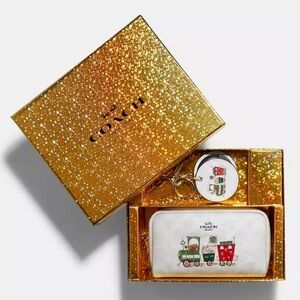 NWT Small Boxy Cosmetic Case And Mirror Bag Charm In Signature Canvas With Train